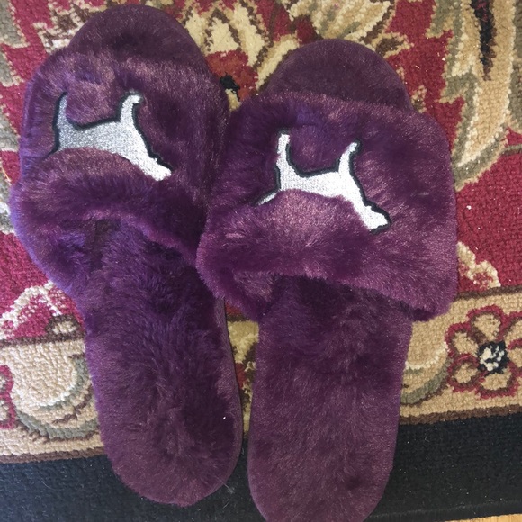 Slippers - Picture 1 of 2